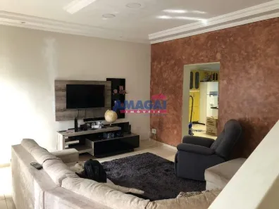 Sobrado com 3 Quartos à venda, 475m² no Jardim Nova Esperança, Jacareí