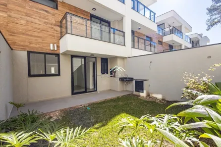 Casa de Condomínio com 3 Quartos à venda, 240m² no Santo Inácio, Curitiba