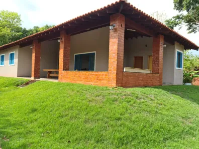 Fazenda/Sítio com 3 Quartos à venda, 215m² no Distrito Industrial, Uberlândia