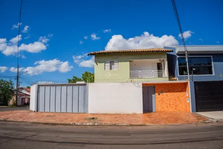 Sobrado com 3 Quartos para alugar, 169m² no Vila Palmira, Campo Grande