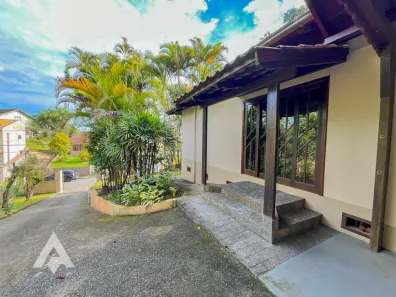 Casa com 3 Quartos para alugar, 223m² no Velha, Blumenau
