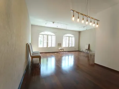 Casa com 3 Quartos para alugar, 250m² no Cidade São Francisco, São Paulo