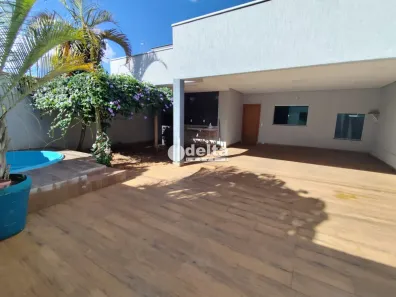 Casa com 3 Quartos à venda, 140m² no Laranjeiras, Uberlândia