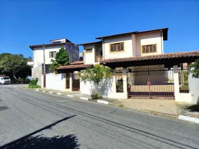 Sobrado com 3 Quartos à venda, 225m² no Jardim Rosely, Pindamonhangaba