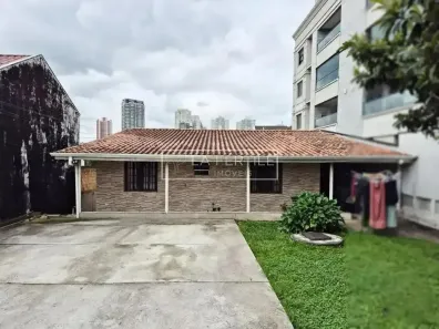 Lote/Terreno à venda, 390m² no Orleans, Curitiba