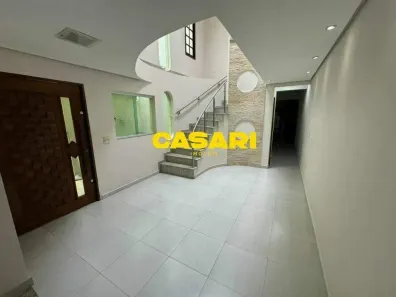 Sobrado com 4 Quartos à venda, 264m² no Vila Pires, Santo André