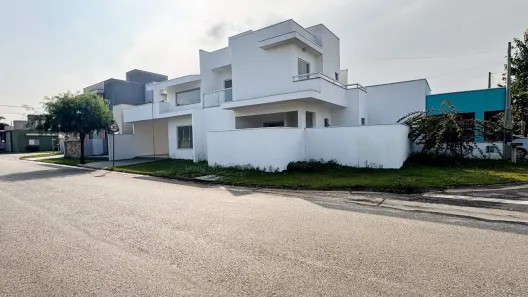 Casa com 3 Quartos para alugar, 150m² no Condomínio Residencial e Comercial Laguna, Pindamonhangaba