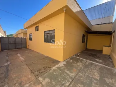 Casa com 2 Quartos para alugar, 55m² no Custódio Pereira, Uberlândia