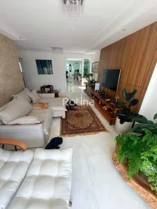 Casa com 3 Quartos à venda, 200m² no Cidade Jardim, Uberlândia