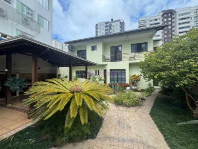 Casa com 3 Quartos à venda, 220m² no Campinas, São José