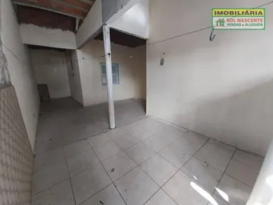 Casa com 2 Quartos para alugar, 110m² no Guajeru, Fortaleza