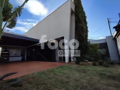 Casa com 3 Quartos para alugar, 220m² no Alto Umuarama, Uberlândia