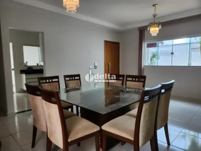 Casa com 4 Quartos à venda, 250m² no Bosque dos Buritis, Uberlândia