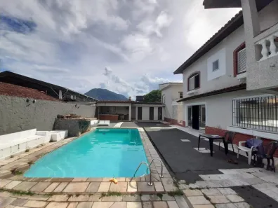 Casa com 4 Quartos à venda, 401m² no Centro, Peruíbe