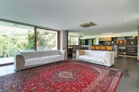 Casa com 4 Quartos para alugar, 493m² no Partenon, Porto Alegre