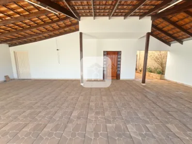 Casa com 5 Quartos para alugar, 360m² no Segismundo Pereira, Uberlândia