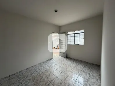 Casa com 2 Quartos para alugar, 50m² no Marta Helena, Uberlândia