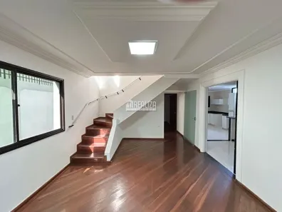 Casa com 5 Quartos para alugar, 393m² no Nossa Senhora Aparecida, Uberlândia