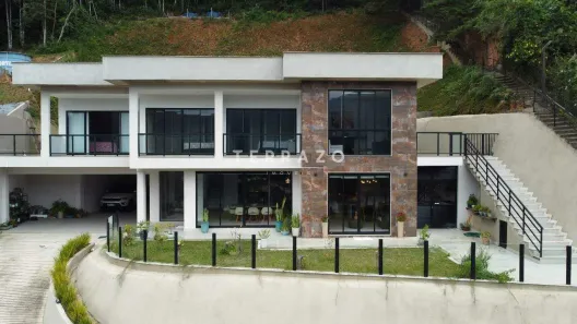 Casa de Condomínio com 3 Quartos à venda, 399m² no Pimenteiras, Teresópolis