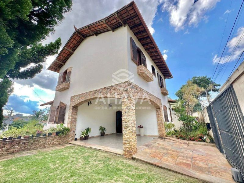 Casa com 6 quartos — Santa Amélia, Belo Horizonte