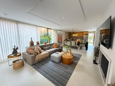 Casa de Condomínio com 4 Quartos para alugar, 250m² no Fazenda Inglesa, Petrópolis
