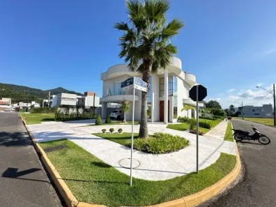 Casa com 3 Quartos à venda, 237m² no Santa Regina, Camboriú