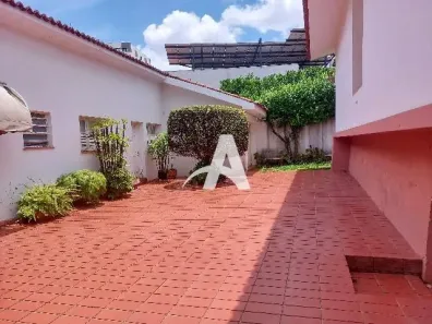 Prédio Comercial com 4 Quartos para alugar, 480m² no Fundinho, Uberlândia
