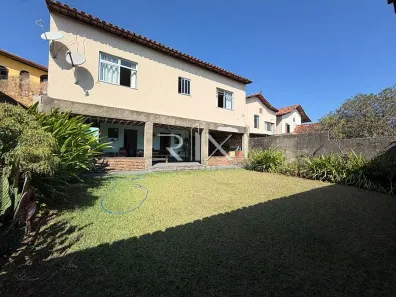 Casa com 4 Quartos à venda, 267m² no Monte Castelo, Contagem