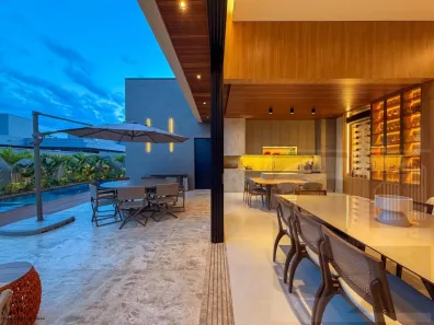 Casa com 4 Quartos à venda, 270m² no Laranjeiras, Uberlândia