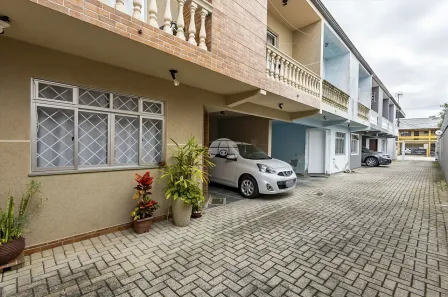 Sobrado com 3 Quartos à venda, 105m² no Novo Mundo, Curitiba
