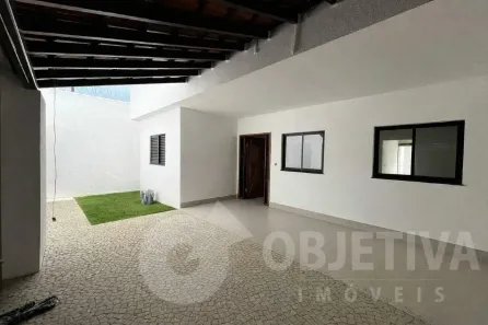 Casa com 3 Quartos à venda, 130m² no Laranjeiras, Uberlândia