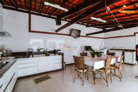 Casa com 4 Quartos para alugar, 279m² no Centro, Divinópolis