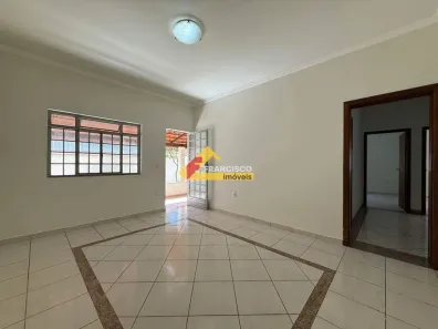 Casa com 3 Quartos para alugar, 278m² no São José, Divinópolis