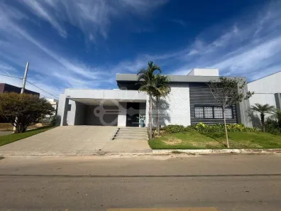 Casa de Condomínio com 4 Quartos para alugar, 243m² no Gran Park, Vespasiano