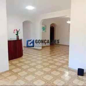 Sobrado com 4 Quartos para alugar, 283m² no Jardim, Santo André