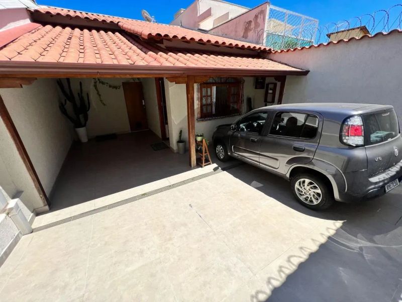 Casa com 3 quartos — Santa Amélia, Belo Horizonte