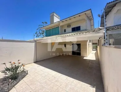 Sobrado com 3 Quartos à venda, 200m² no Santa Regina, Camboriú