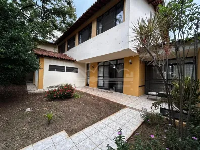 Casa com 5 Quartos à venda, 262m² no São José, Belo Horizonte