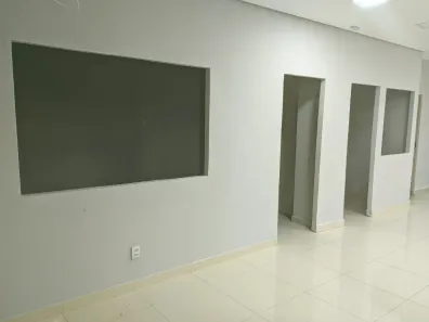 Ponto Comercial para alugar, 250m² no Santa Maria, Brasília
