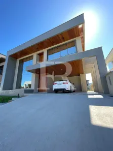 Sobrado com 4 Quartos à venda, 250m² no São João do Rio Vermelho, Florianópolis