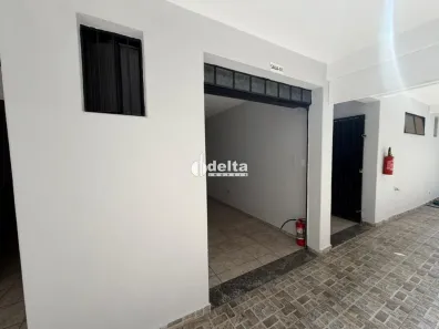 Ponto Comercial com 8 Quartos para alugar, 78m² no Nossa Senhora Aparecida, Uberlândia