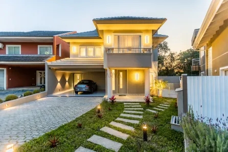 Casa de Condomínio com 4 Quartos à venda, 360m² no Uberaba, Curitiba