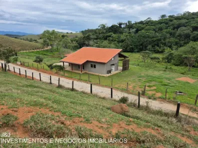Fazenda/Sítio com 3 Quartos à venda, 220m² no Vila São Geraldo, São José dos Campos