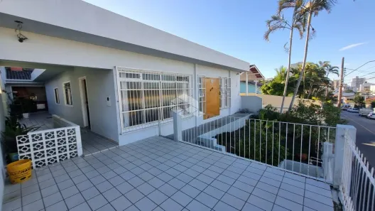 Casa com 3 Quartos à venda, 200m² no Barreiros, São José