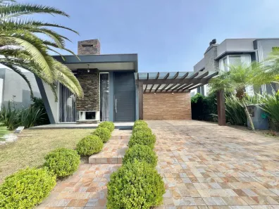 Casa de Condomínio com 3 Quartos à venda, 190m² no Capão da Canoa, Capão da Canoa