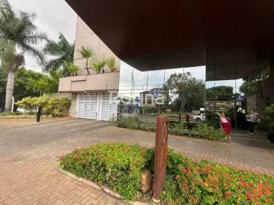 Apartamento com 3 Quartos para alugar, 140m² no Tubalina, Uberlândia