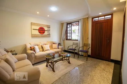 Casa com 4 Quartos à venda, 300m² no Heliópolis, Belo Horizonte