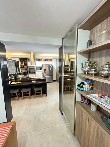Casa com 3 quartos — Santa Amélia, Belo Horizonte
