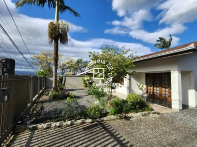 Casa com 4 Quartos à venda, 250m² no Vila Nova, Joinville