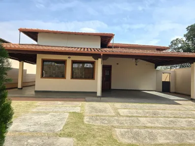 Casa com 3 Quartos para alugar, 360m² no Tijuca, Contagem